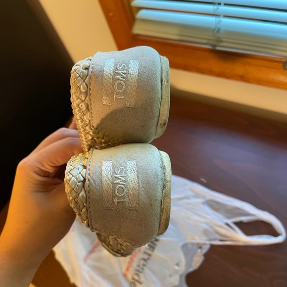 Toms Braided Silver Slipon Flats US6 - Picture 5 of 8